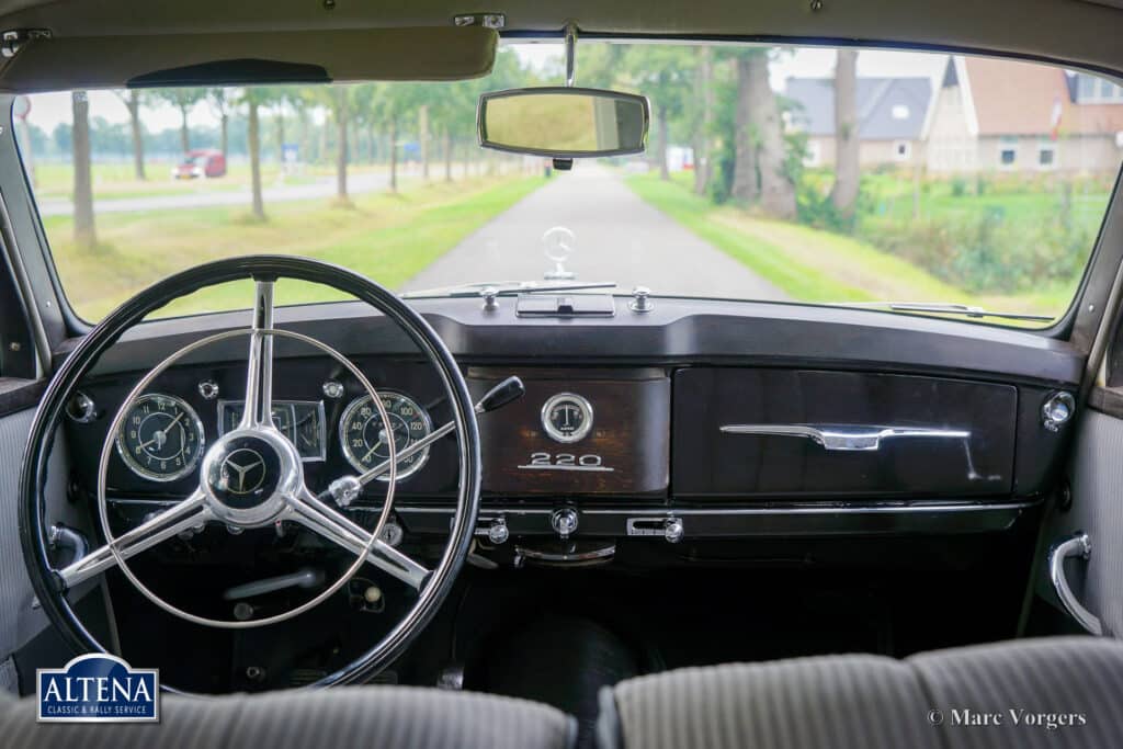 Mercedes 220, 1953